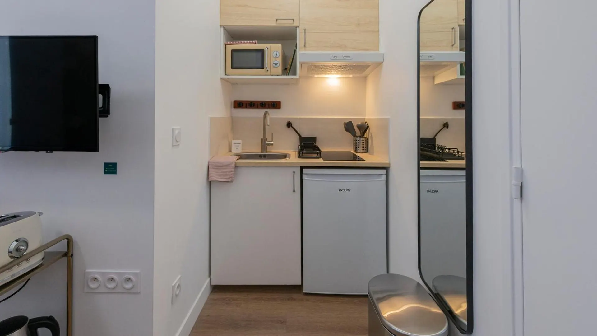 Apartment Modern Studios In The 10Th District Paris